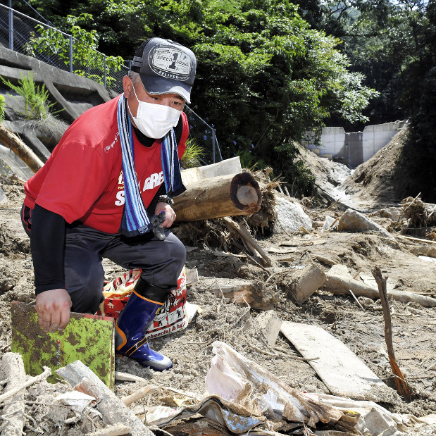 西日本豪雨　遺体 西日本豪雨：母の日の写真、最期に 流された実家の跡で涙 | 毎日新聞