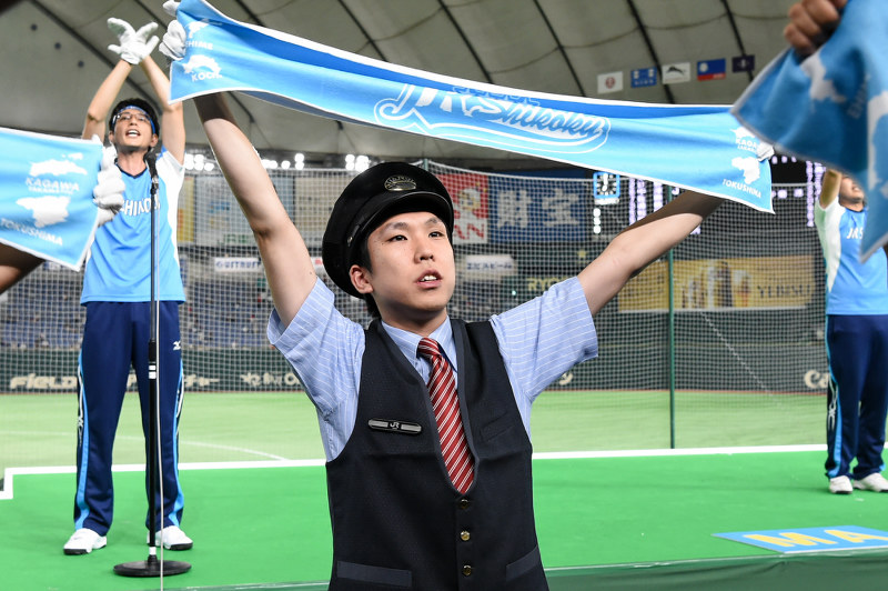 都市対抗野球：JR四国（高松市）の応援団（1回戦） [写真特集1/30