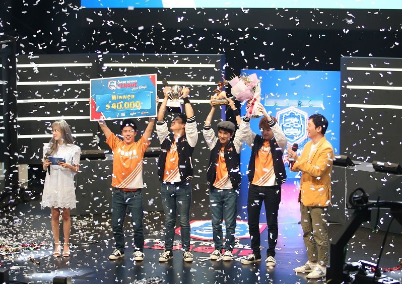「クラロワリーグ アジア」のファーストシーズンを優勝したポノススポーツ(左からライキジョーンズ、みかん坊や、フチ、天GOD各選手)=ソウルで2018年7月15日、スーパーセル提供