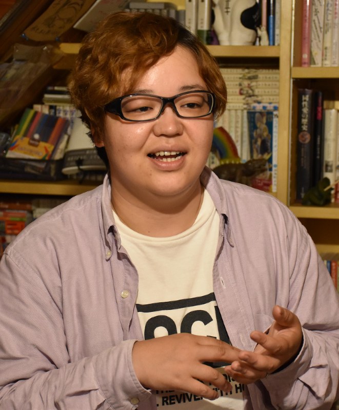 青森市議選への出馬を決め、「青森を希望のある街にしたい」と話す岡田実穂さん=青森市内で2018年7月17日午後9時29分、岩崎歩撮影