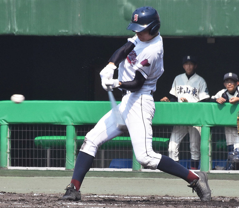 【津山東-岡山一宮】四回裏岡山一宮2死三塁、松岡が内野安打を放ちこの回7点目=岡山県倉敷市のマスカットスタジアムで、戸田紗友莉撮影