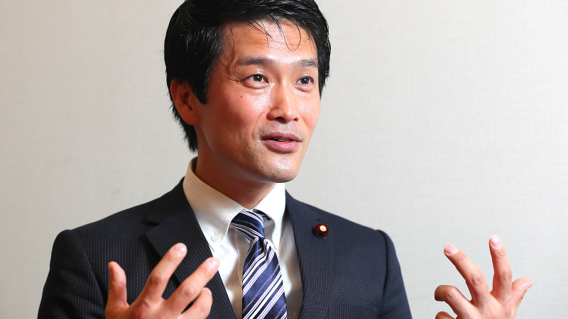 小川淳也氏=長谷川直亮撮影