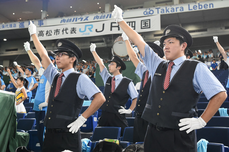 都市対抗野球：JR四国（高松市）の応援団（2回戦） [写真特集1/30