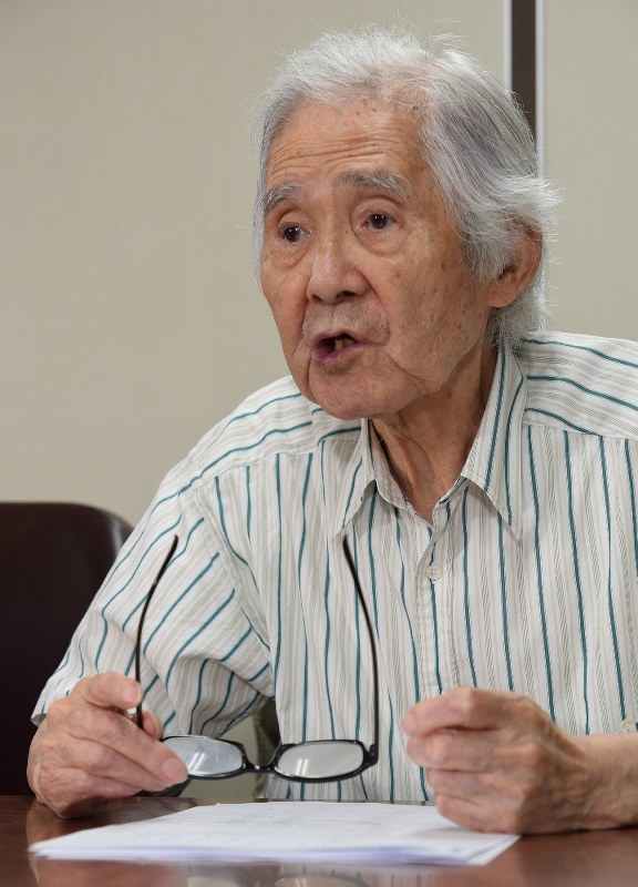 最高裁決定を批判する「砂川事件」元被告の土屋源太郎さん=東京・霞が関の司法記者クラブで2018年7月20日午後3時56分、伊藤直孝撮影