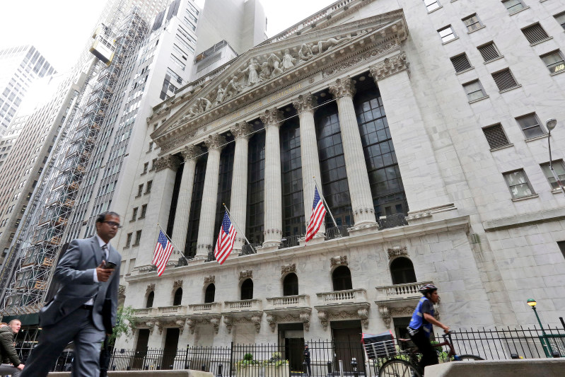Trump accuses China, EU of currency manipulation, slams Fed