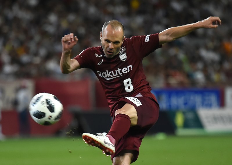 ｊ１ イニエスタがｊデビュー 緩急自在 足技で魅了 毎日新聞