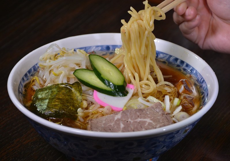 栄屋本店の「冷やしラーメン」=山形市で、松尾知典撮影
