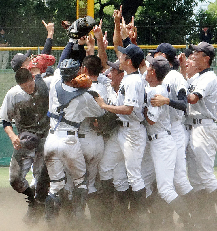 第１００回全国高校野球 京都大会 決勝 龍谷大平安 完封ｖ 甲子園通算１００勝 あと一つ 立命館宇治に１１安打 京都 毎日新聞
