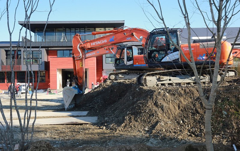 森友学園に売却された国有地で建設が進む小学校=大阪府豊中市で2017年2月28日、貝塚太一撮影