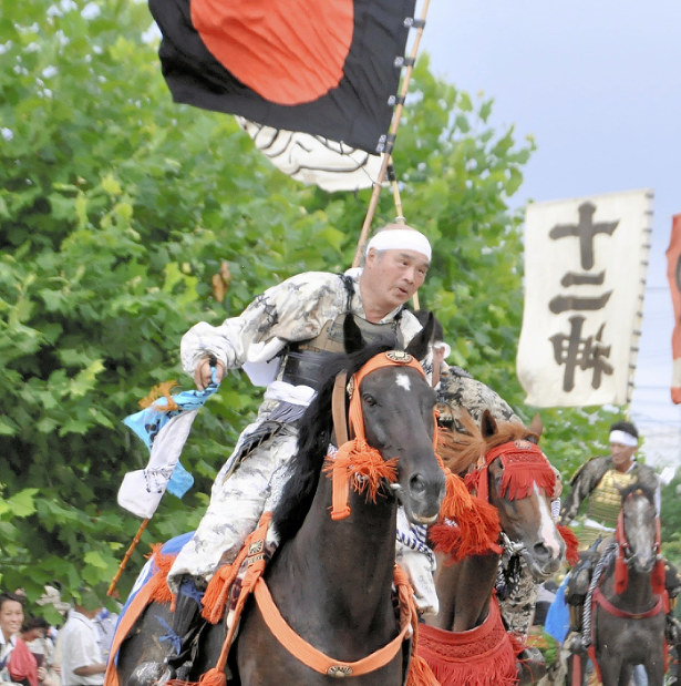 相馬野馬追：49年ぶり浪江で出場 馬でかつての家路へ | 毎日新聞