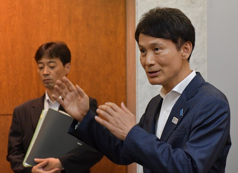 鹿児島 三反園知事 ブラジルで女性添乗員を怒鳴る 毎日新聞