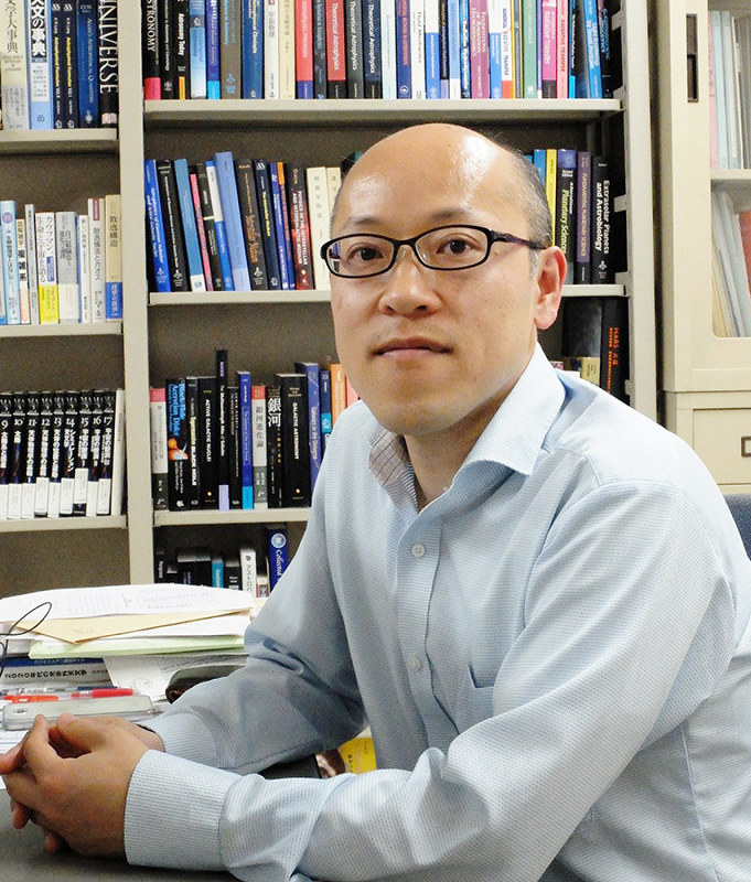 ひと人 132 8億光年先の酸素発見 宇宙の 一番星 追って 大阪産業大准教授 井上昭雄さん 大阪 毎日新聞