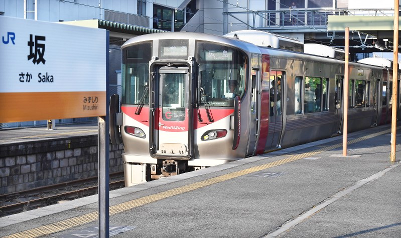 西日本豪雨：JR呉線坂－海田市間で運転再開 27日ぶり [写真