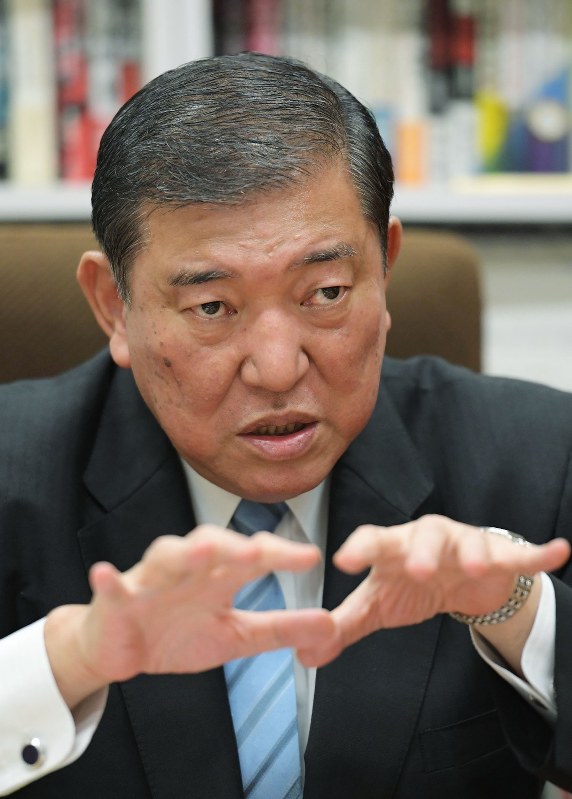 毎日新聞のインタビューに答える自民党の石破茂元幹事長=衆院第2議員会館で2018年8月2日、川田雅浩撮影