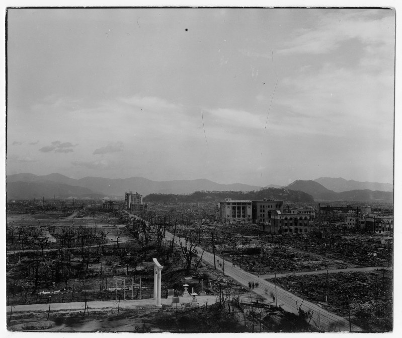 広島原爆：被爆2カ月 写真36枚、ハワイで発見 友亡くした女性とともに「帰郷」 [写真特集8/11] 毎日新聞