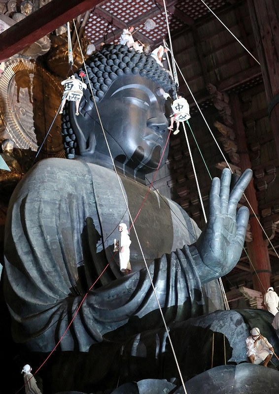奈良：東大寺の大仏様「お身拭い」 ほこり払う夏の行事 [写真特集3/3