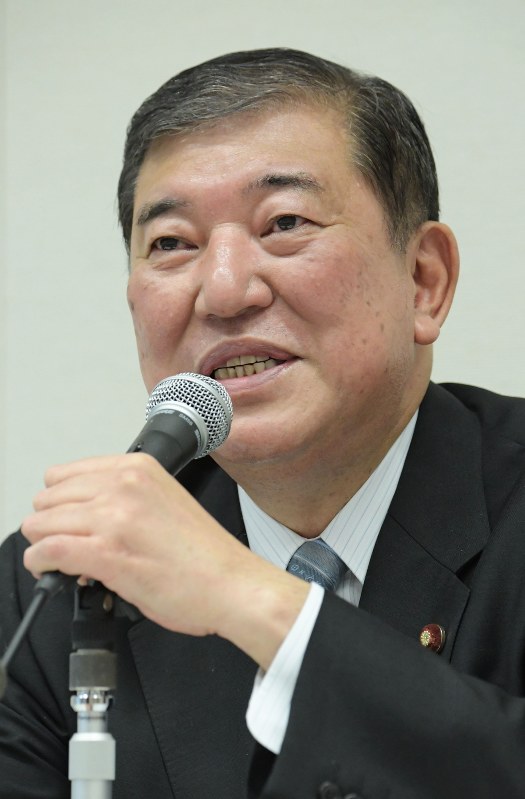 講演会で自民党総裁選について発言する石破茂元幹事長=衆院第2議員会館で2018年8月6日、川田雅浩撮影