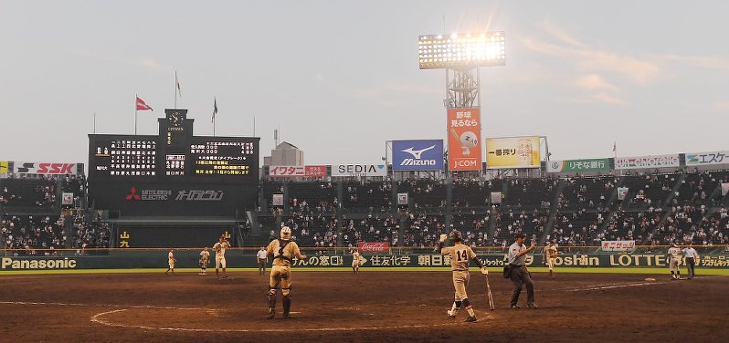 夏の高校野球 甲子園大会で初のタイブレーク 毎日新聞