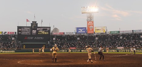 夏の高校野球：佐久長聖が旭川大高を初の延長TBで破る | 毎日新聞