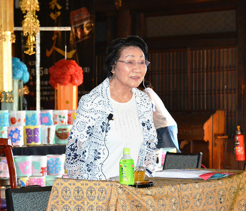 広島で被爆した体験を語る榎郷子さん=京都市左京区の檀王法林寺で、中津川甫撮影
