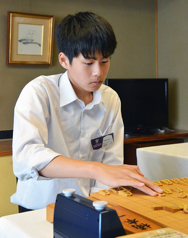 将棋 全国中学生選抜選手権 貴志中３年 楠本さん初優勝 諦めずに指した 和歌山 毎日新聞