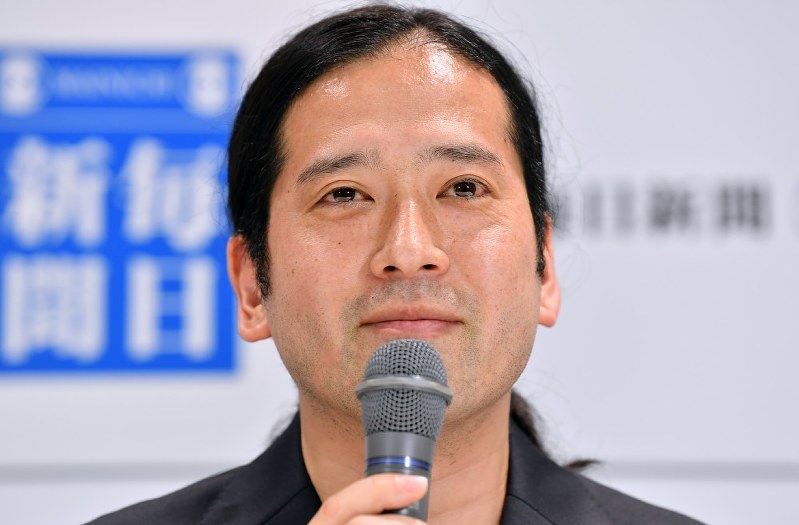 毎日新聞夕刊に初の新聞連載小説を執筆することが決まり、記者会見する又吉直樹さん=東京都千代田区の毎日ホールで2018年8月7日午後6時12分、宮間俊樹撮影