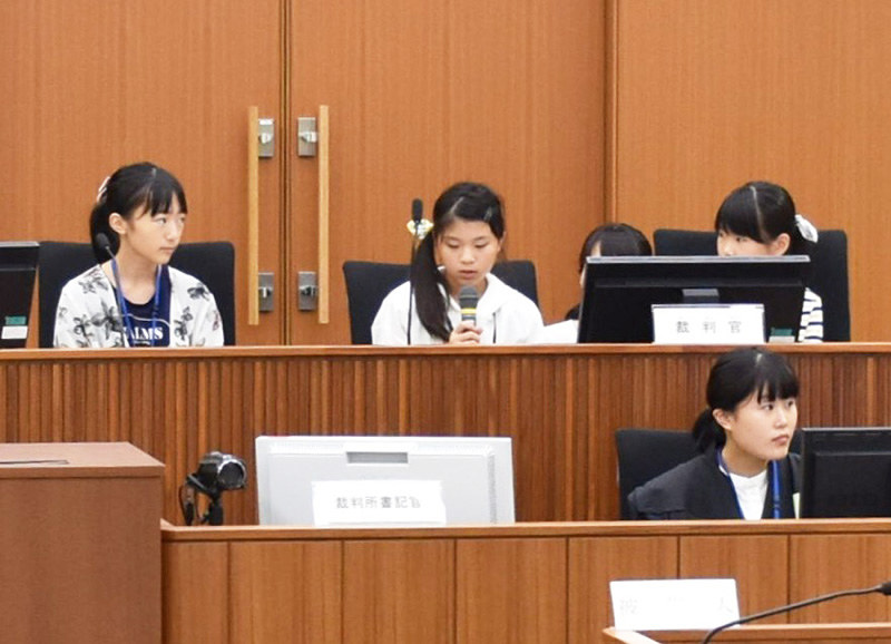 キッズ法廷 模擬裁判楽しく体験 小学生２７人が参加 地裁 家裁 和歌山 毎日新聞