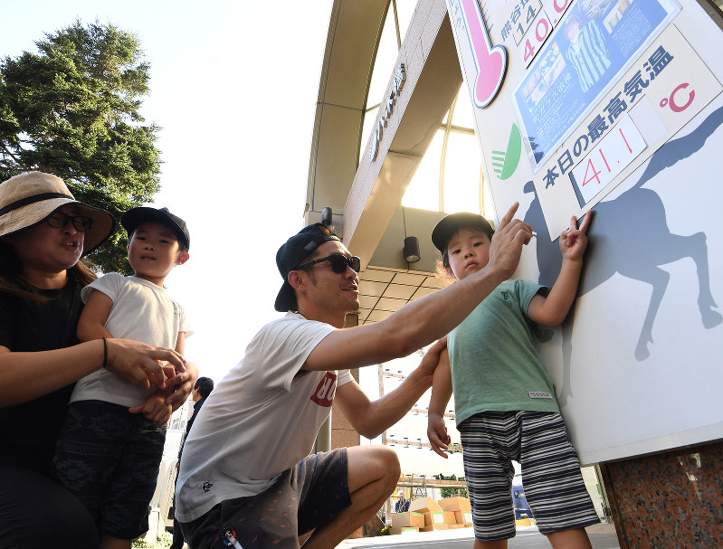 国内観測史上最高気温を記録した埼玉県熊谷市。日本列島は史上最も暑い夏になりそうだが、秋口の日本経済への影響が気になる