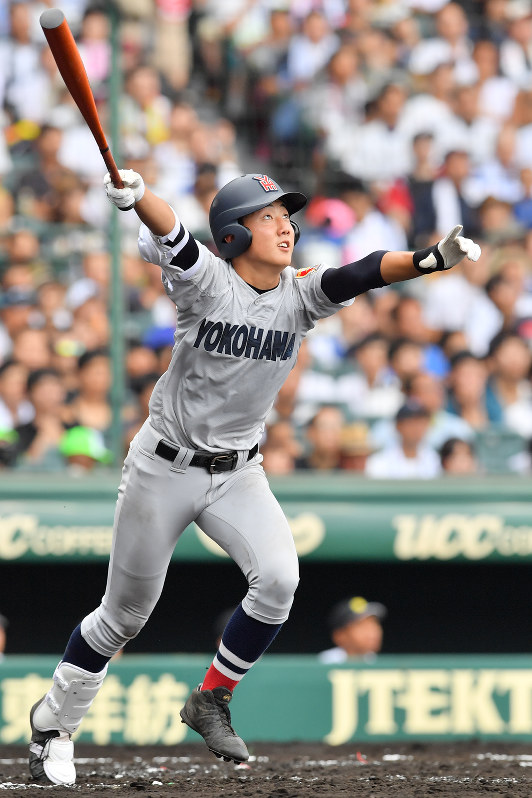 夏の高校野球：第5日第1試合 横浜（神奈川）―愛産大三河（愛知） [写真特集17/18] 毎日新聞