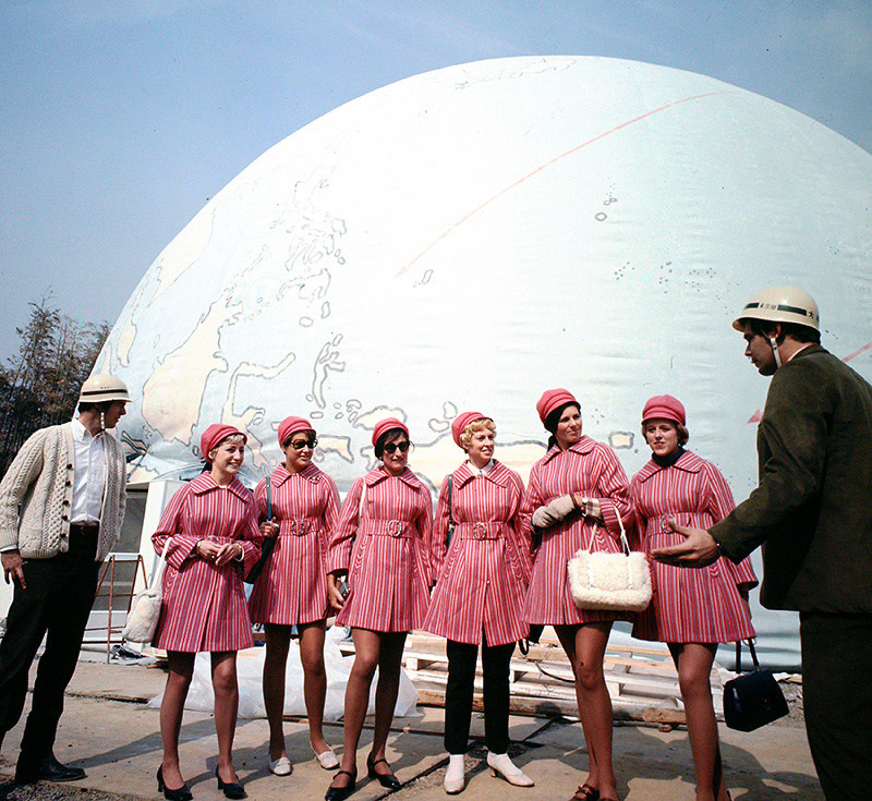 大阪万博1970：ホステス 活躍する女性たち [写真特集25/41] | 毎日新聞