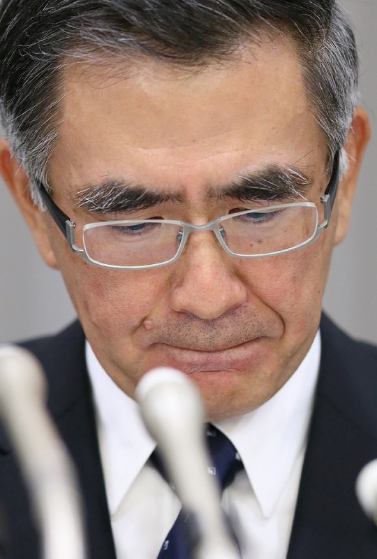不適切な検査が発覚し、記者会見で厳しい表情を見せるスズキの鈴木俊宏社長=東京都千代田区で2018年8月9日午後1時33分、佐々木順一撮影