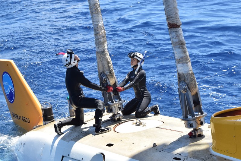 潜水調査船：人が支える海洋研究 「しんかい6500」潜航同行記