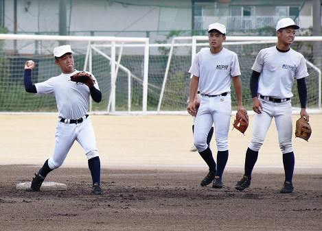 第100回全国高校野球 白山あす初戦 地域の支え忘れずに 三重ゼッツヤング 奥田一成監督 ob2人の活躍期待 三重 毎日新聞 第100回全国高校野球 白山あす初戦 地域の支え忘れずに 三重ゼッツヤング 奥田一成監督 ob2人の活躍期待 三重 毎日新聞