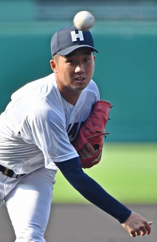 夏の高校野球：第7日目第1試合 龍谷大平安（京都）―鳥取城北（鳥取） [写真特集11/17] 毎日新聞