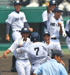 平安高校　京都代表　野球部　ユニフォーム　背番号付き　XO 甲子園　高校野球 夏の高校野球：第7日目第1試合 龍谷大平安（京都）―鳥取城北（鳥取