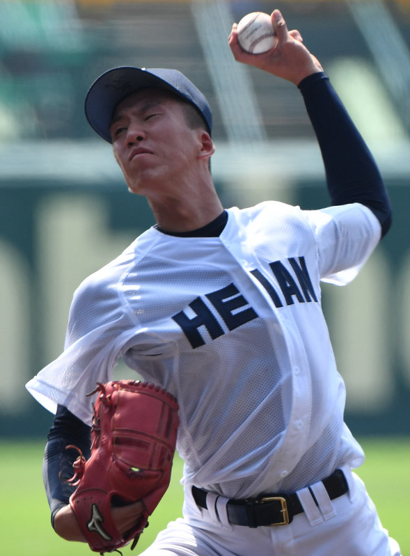 夏の高校野球：勝ち呼び込む好救援 龍谷大平安・北村智 | 毎日新聞