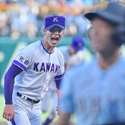 夏の高校野球：準々決勝第4試合 近江（滋賀）―金足農（秋田） [写真
