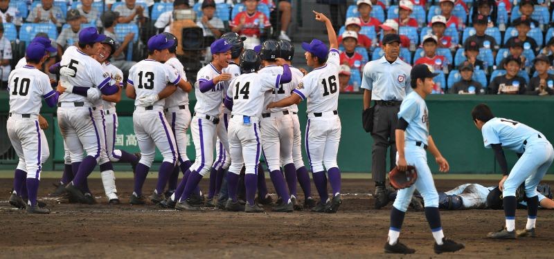 夏の高校野球：準々決勝第4試合 近江（滋賀）―金足農（秋田） [写真