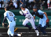 夏の高校野球：準々決勝第4試合 近江（滋賀）―金足農（秋田） [写真