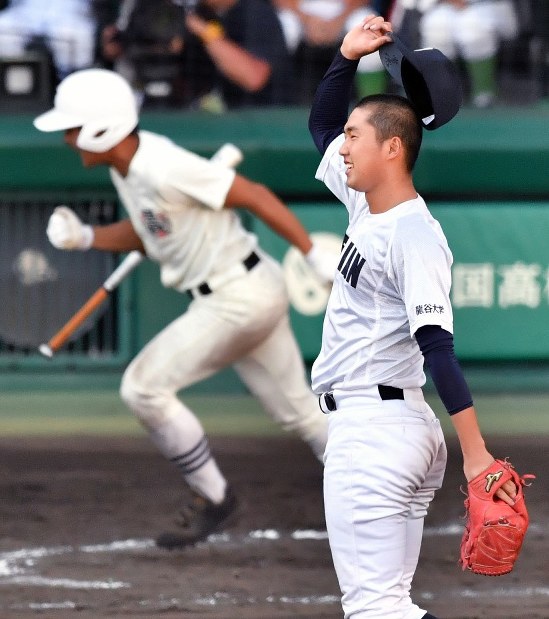 夏の高校野球：龍谷大平安の小寺、痛恨の死球 | 毎日新聞