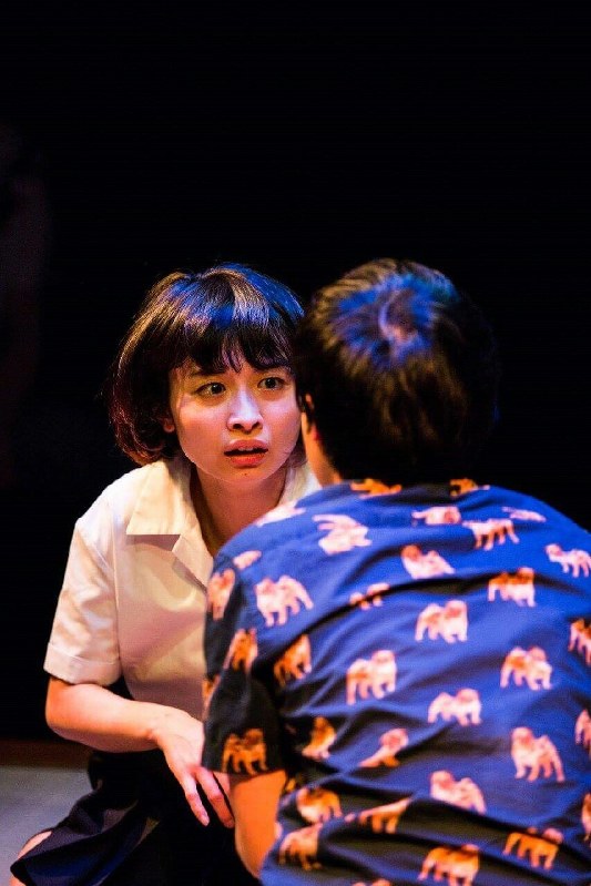 無戸籍の問題に翻弄される市子役を演じる大浦千佳さん=劇団「チーズtheater」提供