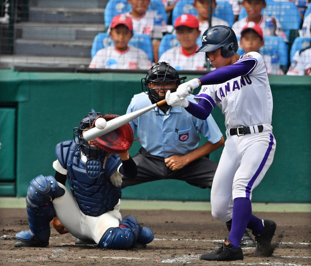 夏の高校野球：金足農、反撃 三回に1点返す | 毎日新聞