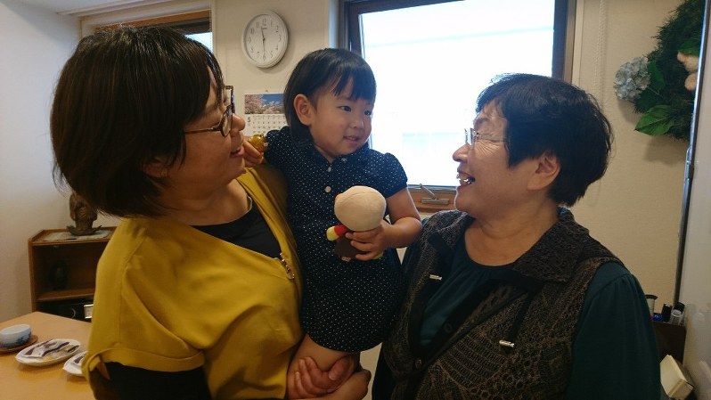 社会の揺りかご 乳児院はいま 上 母子の 駆け込み寺 に 毎日新聞