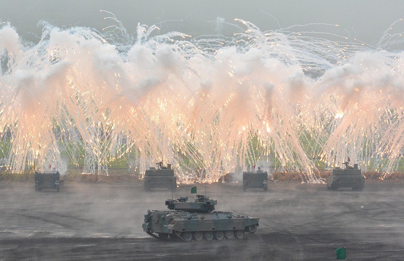 陸上自衛隊：「富士総合火力演習」実施 水陸機動団初参加 [写真特集1/3