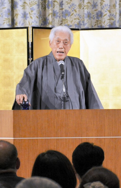 特攻隊に配属された戦争体験を語る千玄室氏=京都府亀岡市で、中津川甫撮影