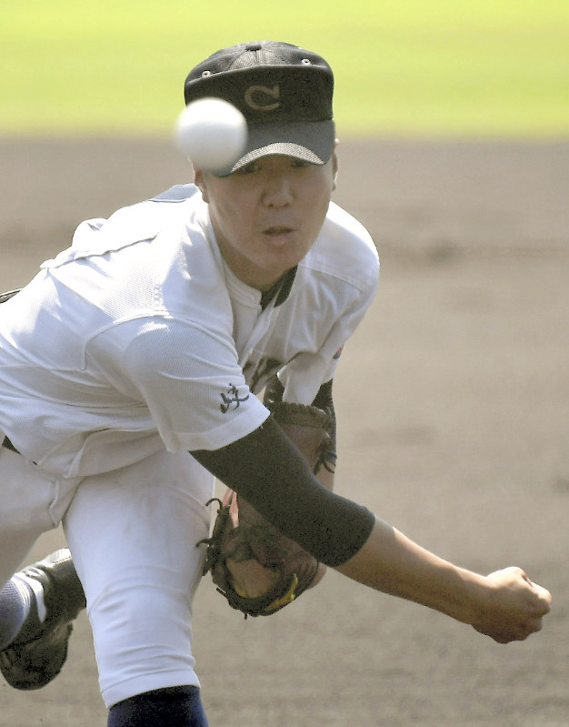 【河南-中京学院大中京】完封した中京学院大中京の佐伯=兵庫県明石市の明石トーカロ球場で2018年8月29日、山田尚弘撮影