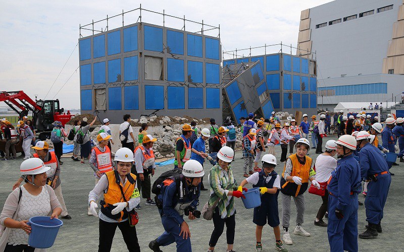 防災の日 各地で地震を想定し訓練 写真特集1 15 毎日新聞