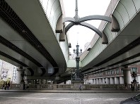 上空を首都高に覆われた日本橋