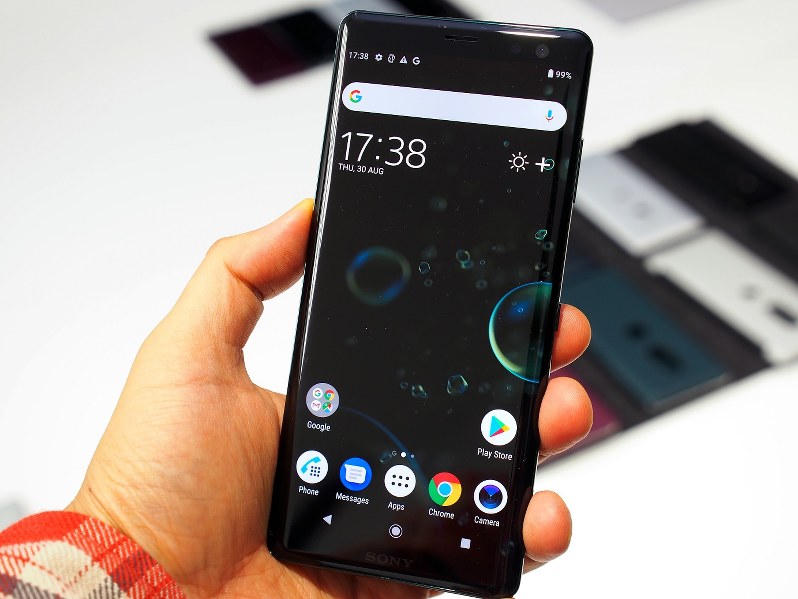 有機ELを採用し一層スリムな見た目になった「エクスペリアXZ3」