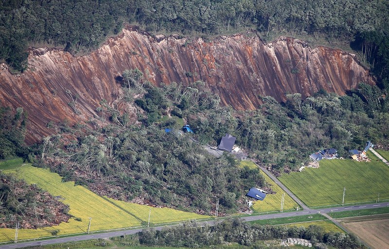 北海道震度７ 住宅襲う土砂 道内広範囲で停電 写真特集1 22 毎日新聞